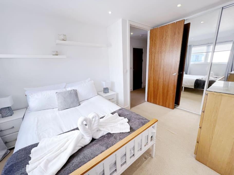 Stylish Seaview One-Bedroom Apt Swansea Exteriör bild