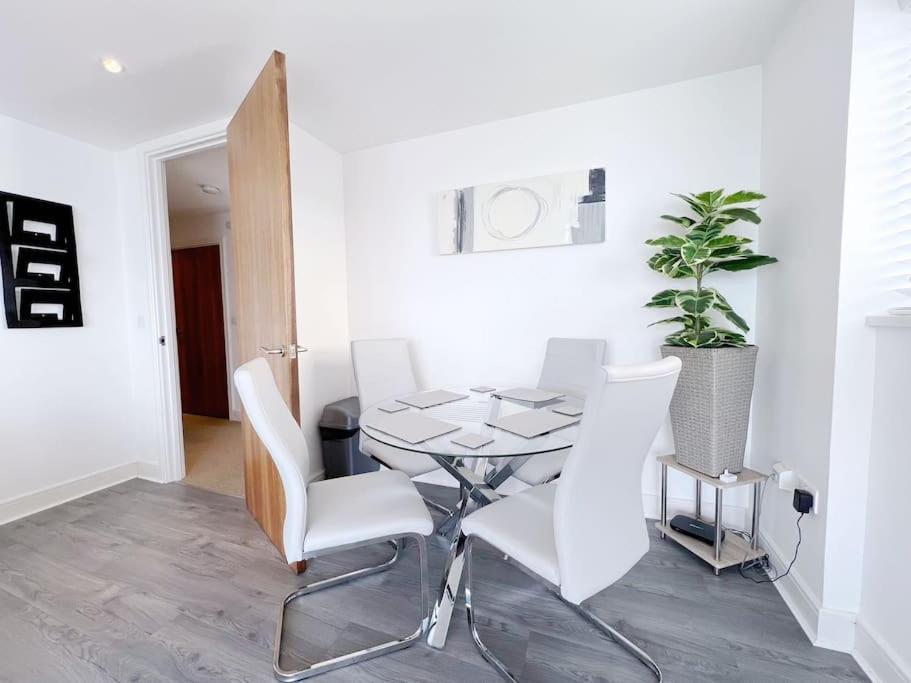 Stylish Seaview One-Bedroom Apt Swansea Exteriör bild