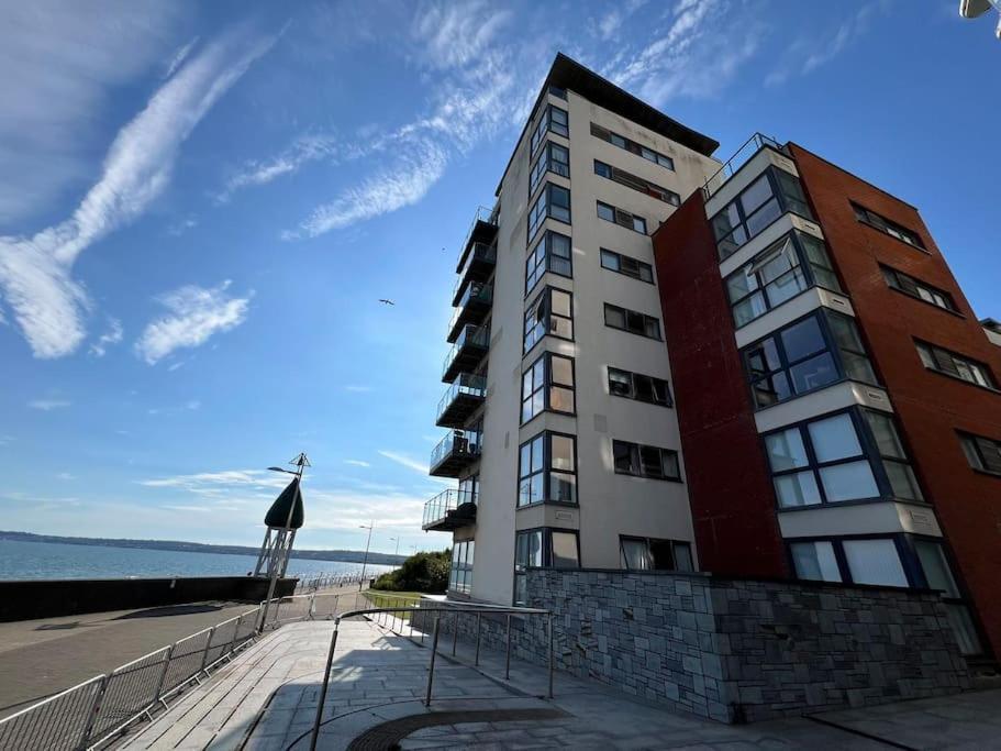 Stylish Seaview One-Bedroom Apt Swansea Exteriör bild