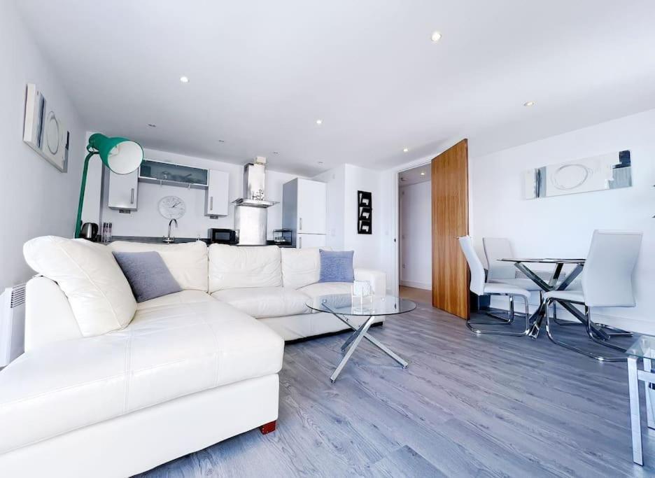 Stylish Seaview One-Bedroom Apt Swansea Exteriör bild