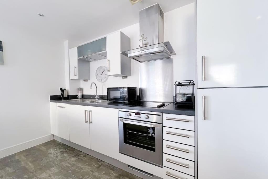 Stylish Seaview One-Bedroom Apt Swansea Exteriör bild