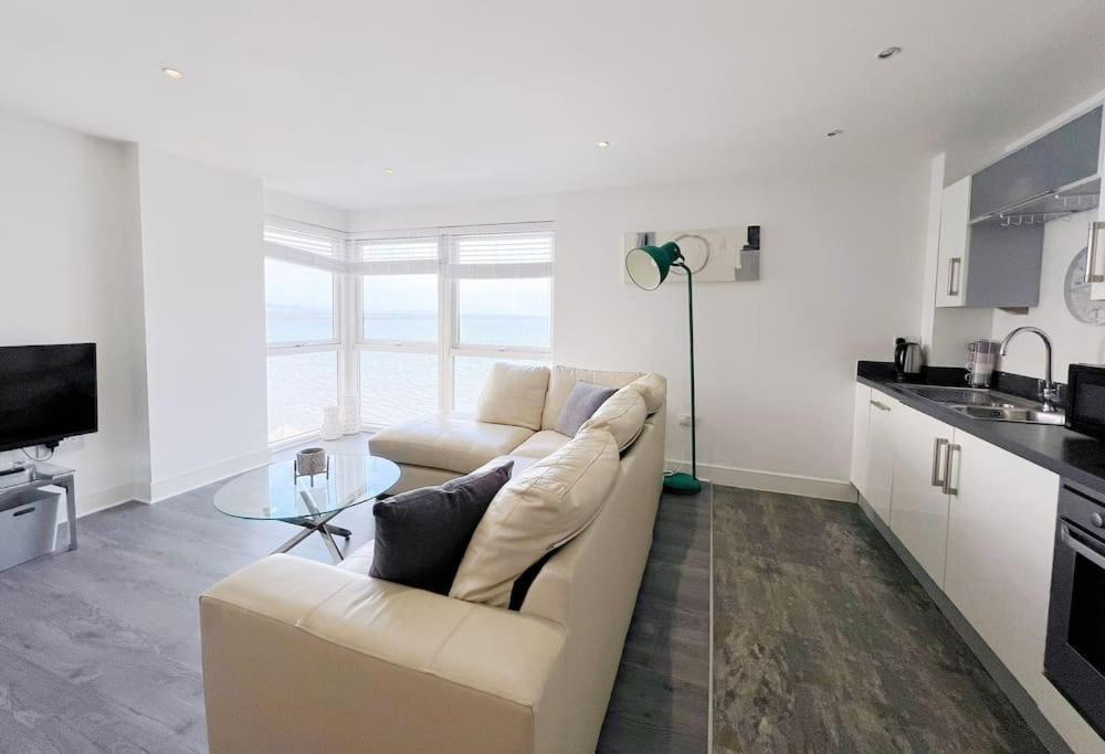 Stylish Seaview One-Bedroom Apt Swansea Exteriör bild