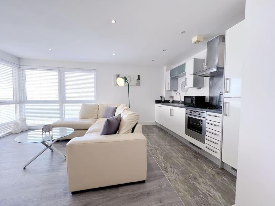 Stylish Seaview One-Bedroom Apt Swansea Exteriör bild