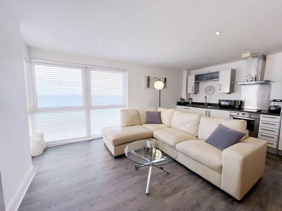 Stylish Seaview One-Bedroom Apt Swansea Exteriör bild